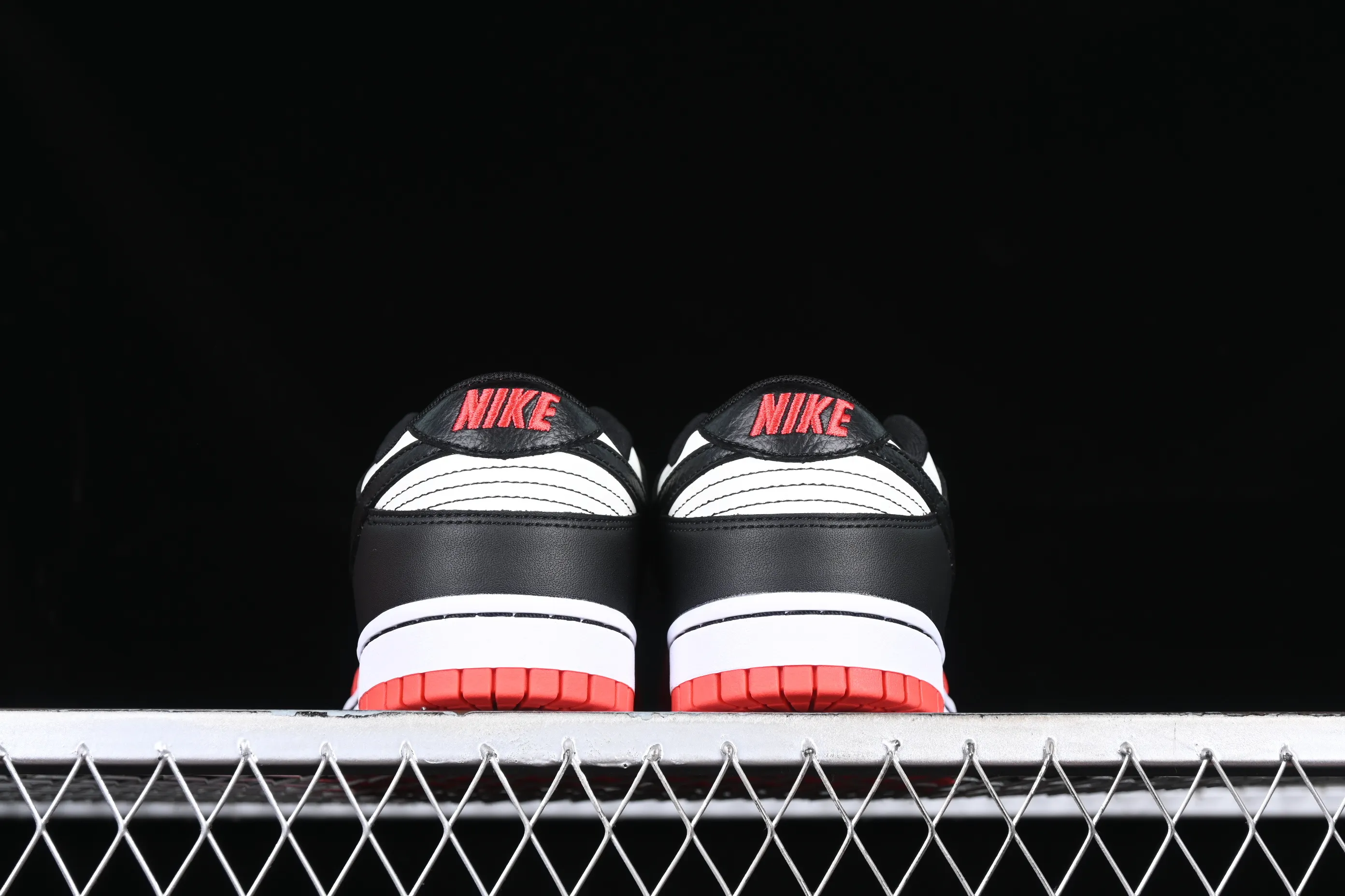 All categories Nk SB Dunk Series Nk SB Dunk Low low-top sneakers NBA x Nk Dunk Low EMB '75th Anniversary' NBA joint SB smashing backboard low-top sneakers DD3363-100